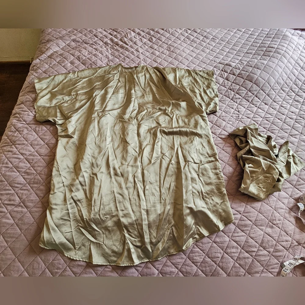 Show Me Your MUMU Olive Freen Elegant Satin‎ Kimono Lsunge Short Robe Sz M